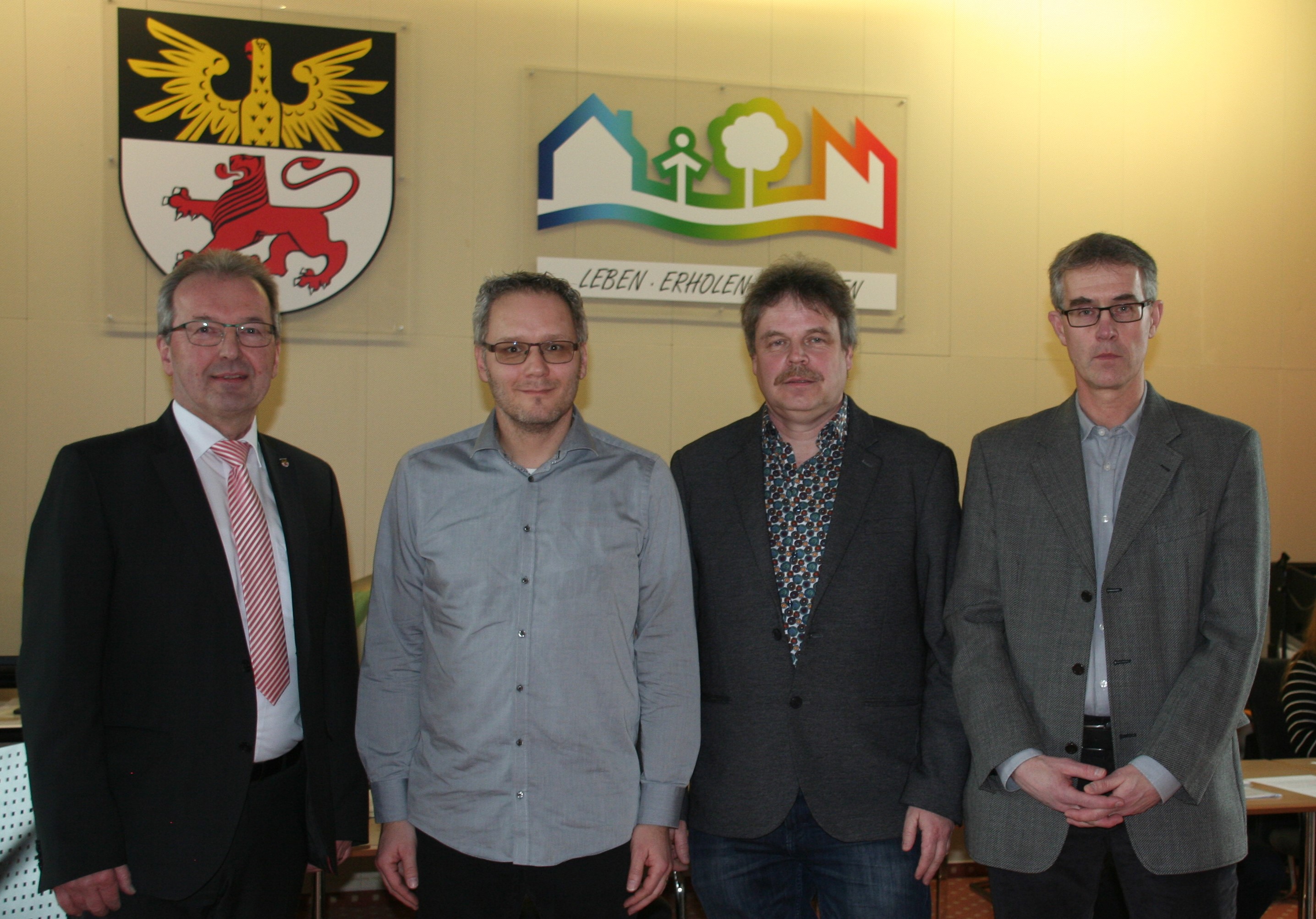 Bürgermeister Gennies begrüßte neu im Gemeinderat: Benjamin Häcke, Andreas Gewehr und Stephan Draube